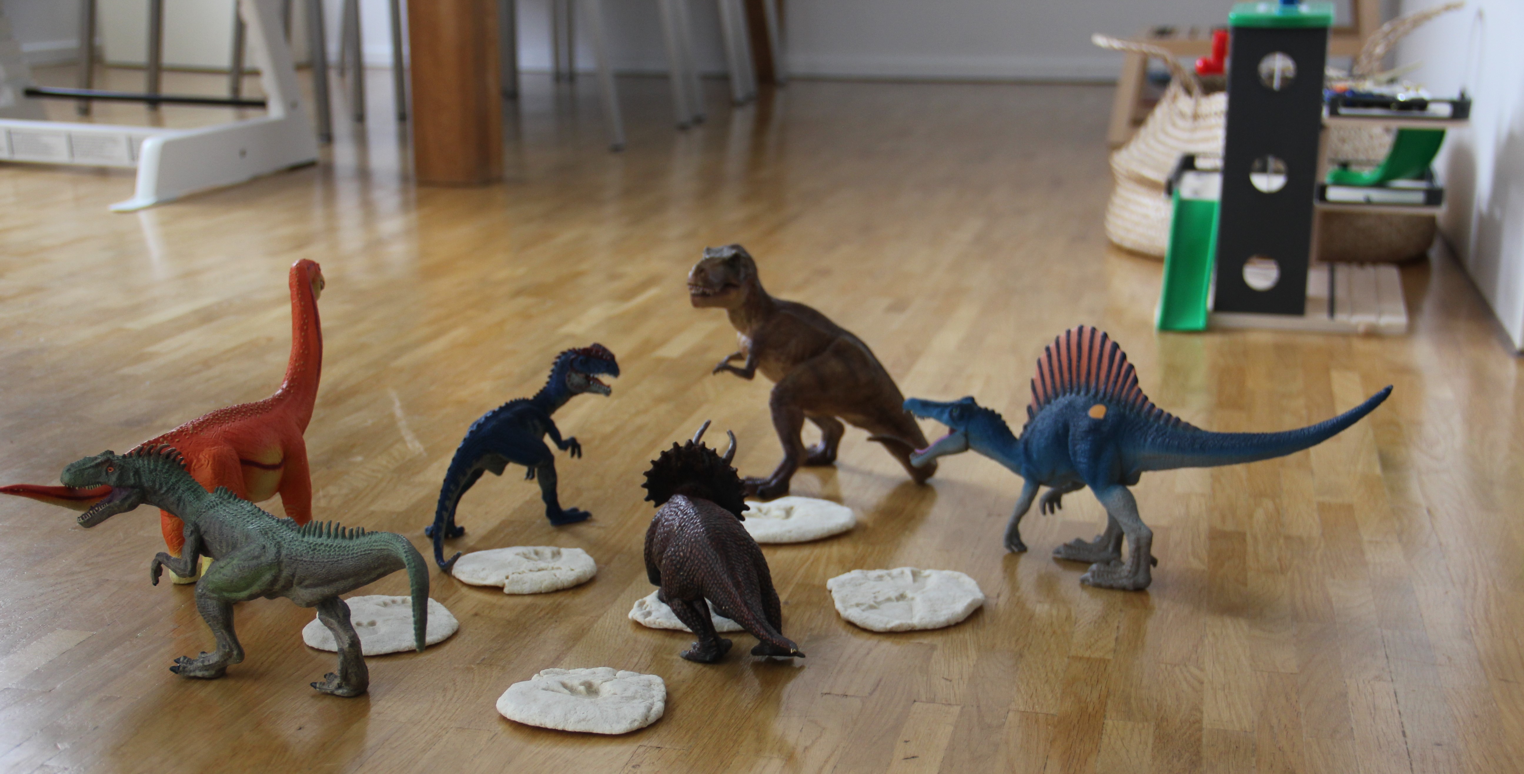 Dinospuren aus Salzteig